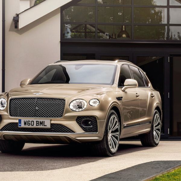 Bentley Bentayga Hybrid exterior front parked on driveway
